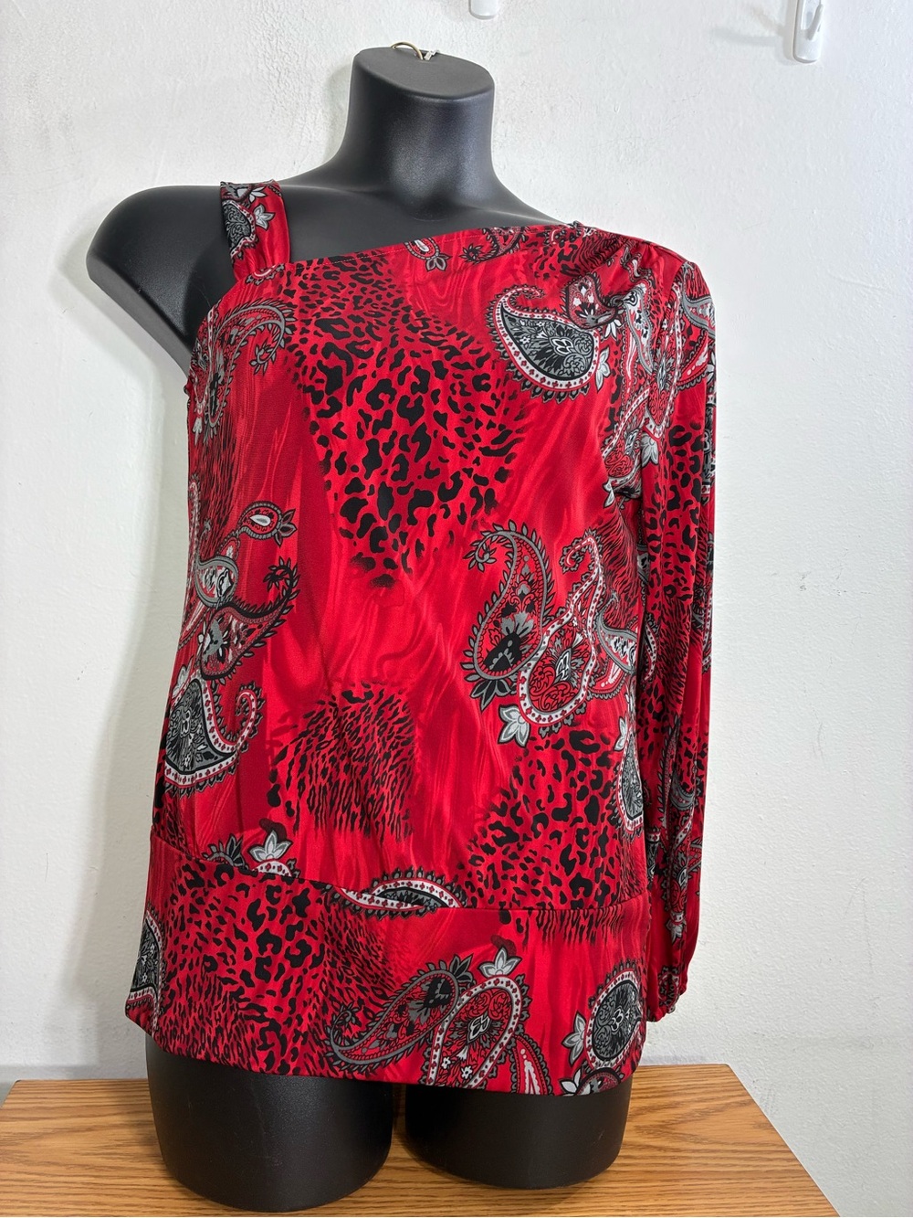 Bisou Bisou vintage Red Paisley One-Shoulder Blouse